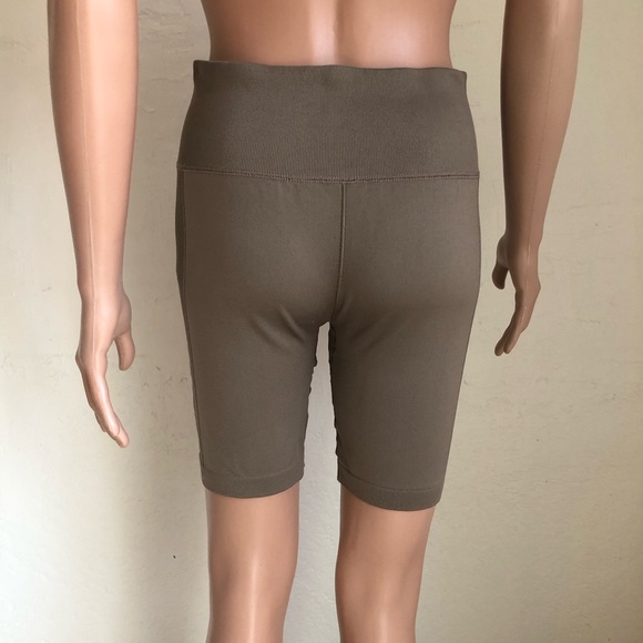 Forever 21 Coffee Brown Seamless Biker Shorts Elastic Activewear Women’s Size L - Picture 2 of 16